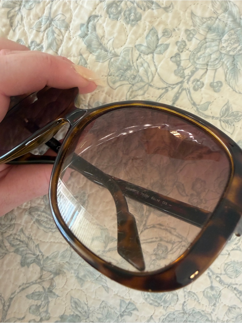 Gucci Oversized Tortoiseshell Sunglasses - Picture 7 of 7